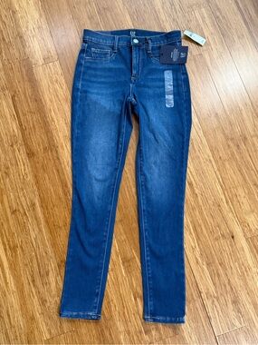 NWT Gap Women’s Skinny Legging